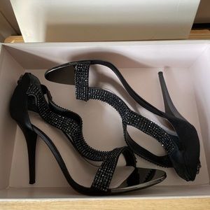 Glint Devyn Black Heels